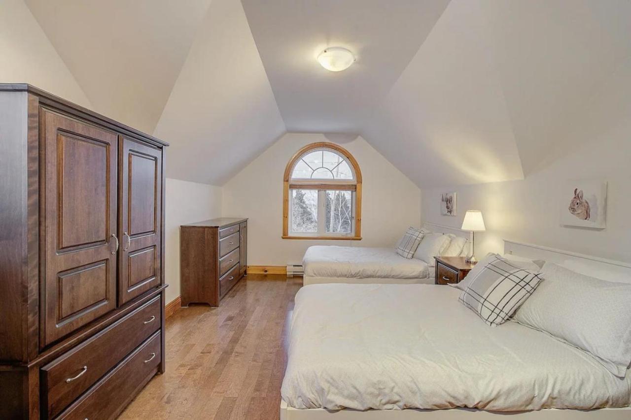 Cozy Haven With Spa & Stunning Views Baie-Saint-Paul Exterior photo