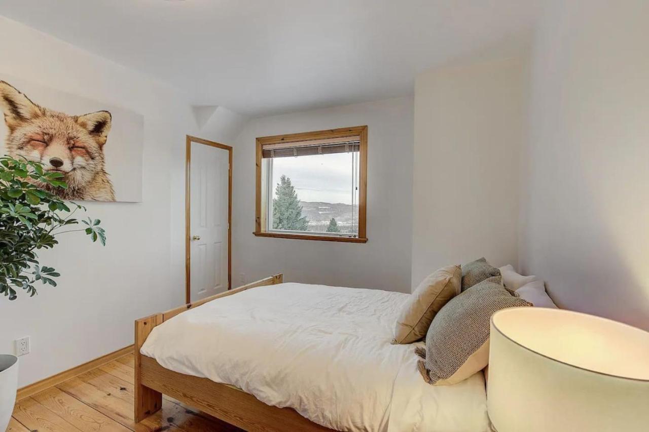 Cozy Haven With Spa & Stunning Views Baie-Saint-Paul Exterior photo