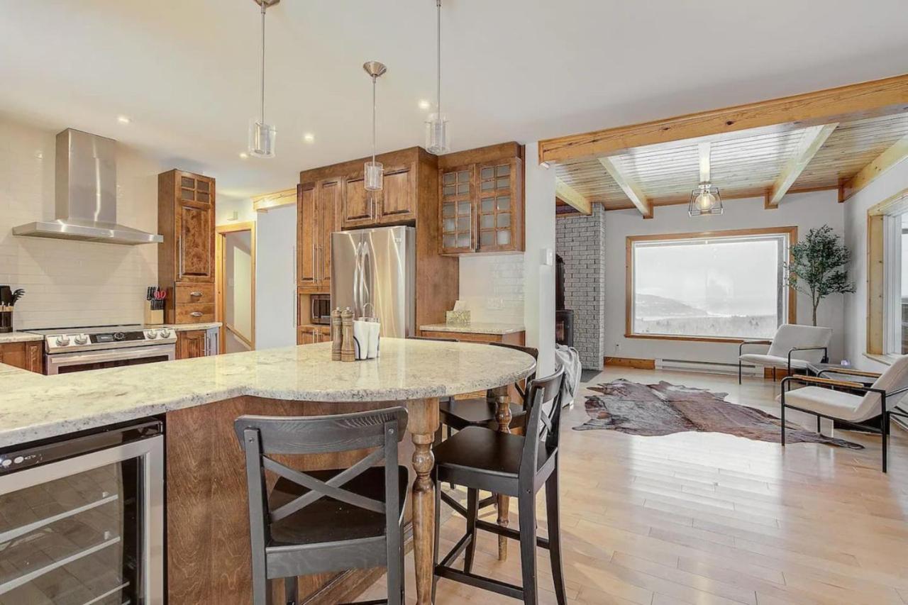 Cozy Haven With Spa & Stunning Views Baie-Saint-Paul Exterior photo
