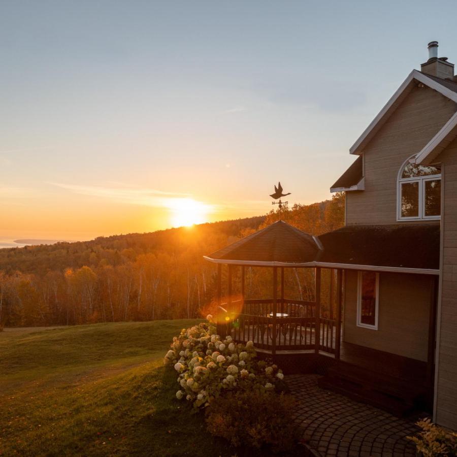 Cozy Haven With Spa & Stunning Views Baie-Saint-Paul Exterior photo