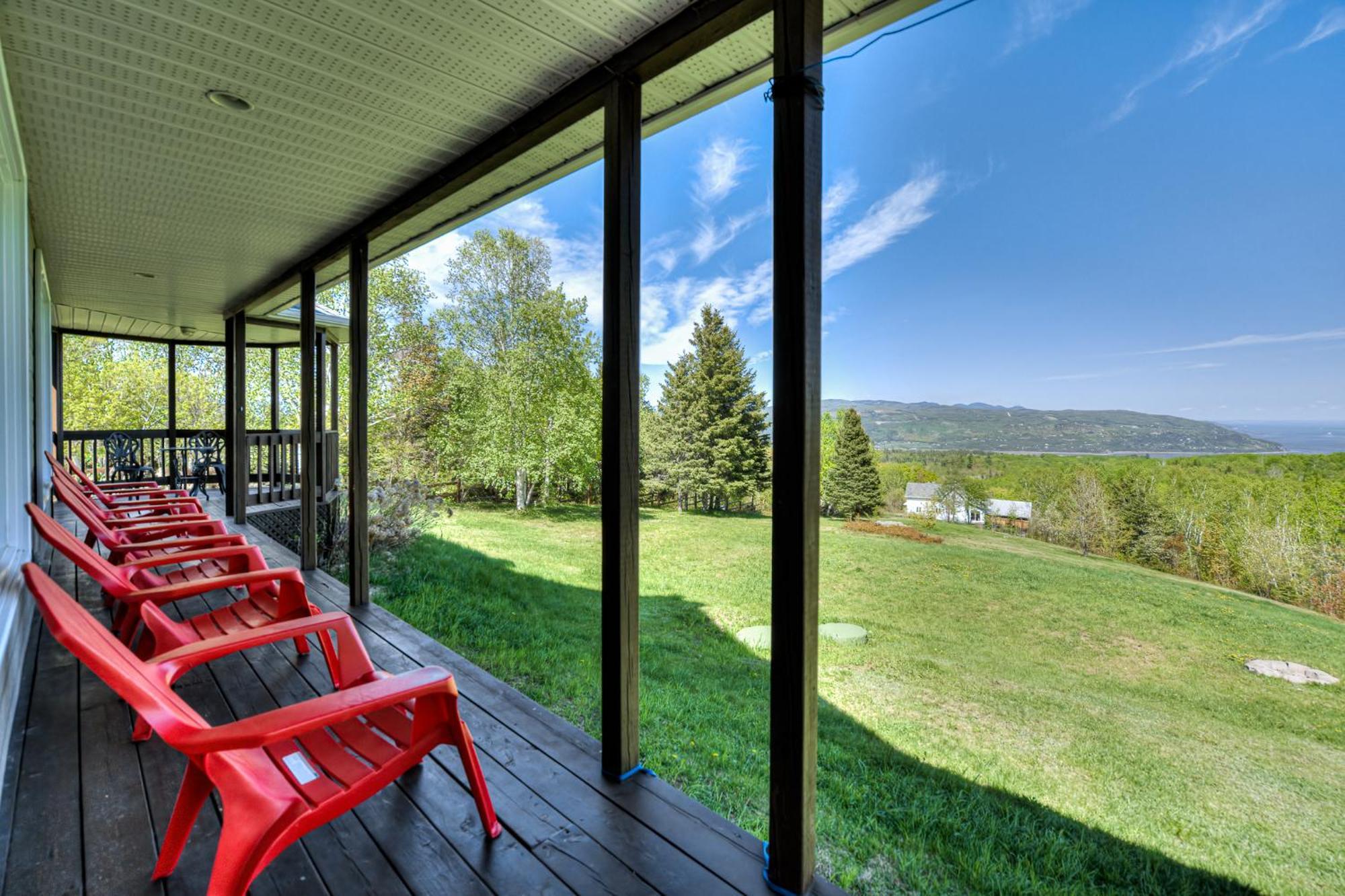 Cozy Haven With Spa & Stunning Views Baie-Saint-Paul Exterior photo